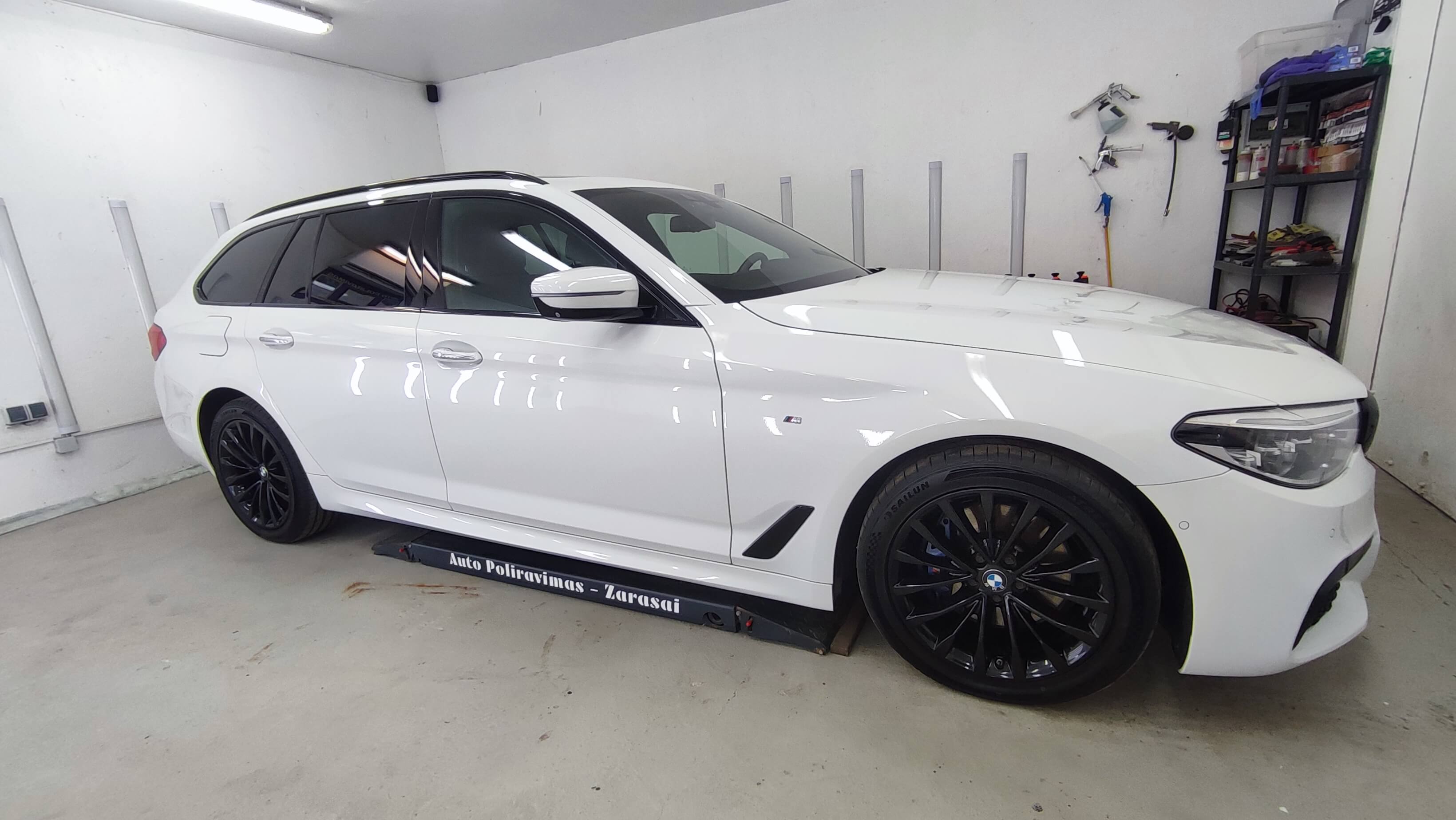 Poliruotas automobilis